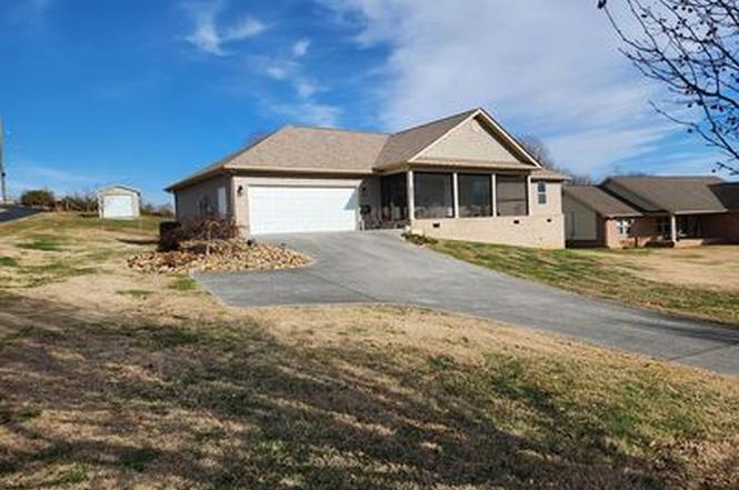 2449 Oakview Ln, Sevierville, TN