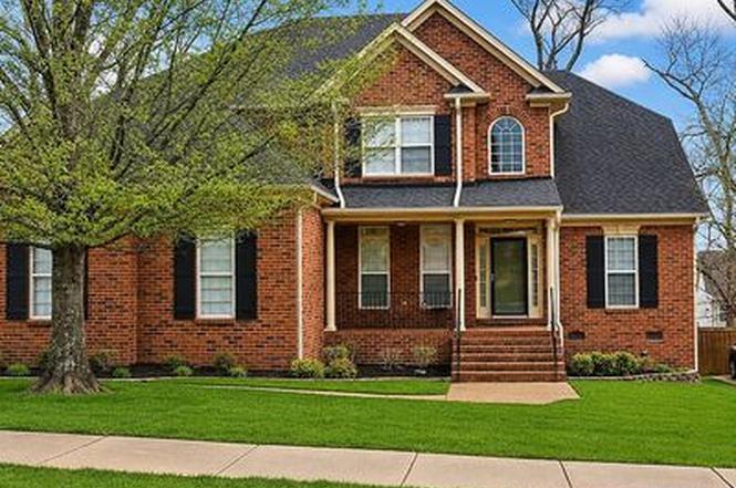 1074 Mansker Farm Blvd, Hendersonville, TN