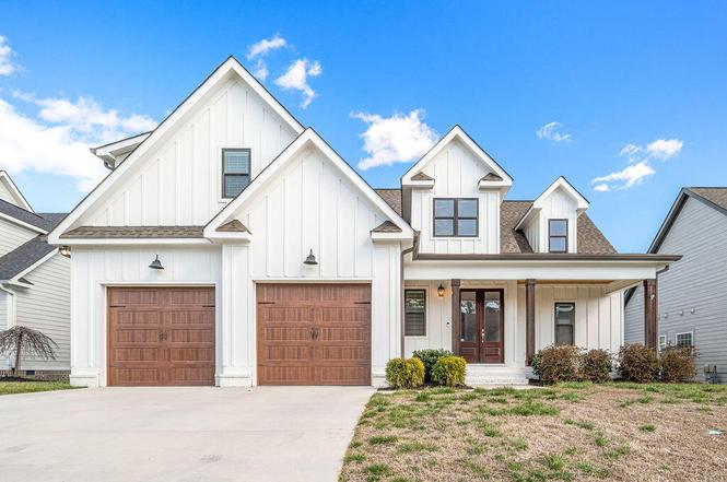 9133 White Ash Dr, Ooltewah, TN