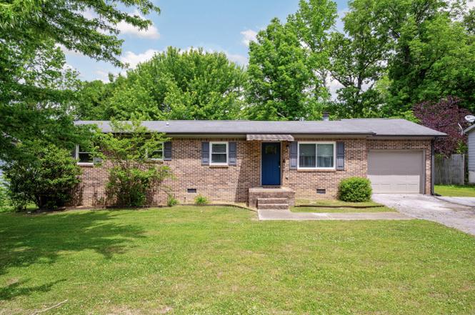 8329 Iris Rd, Chattanooga, TN