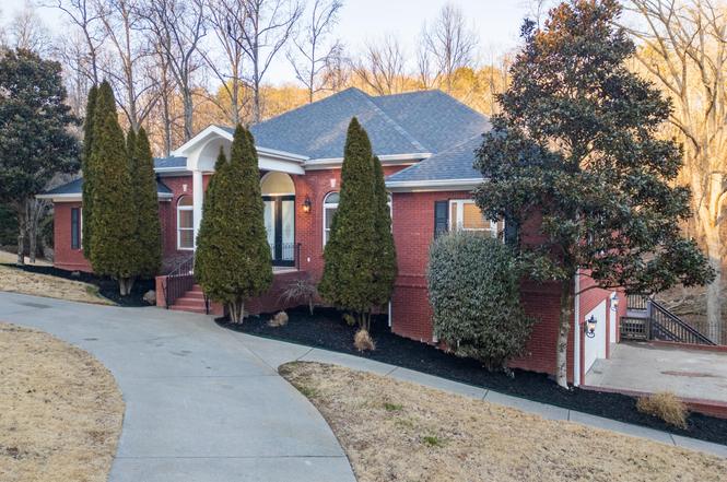 2210 Poplar Grove Dr, Ooltewah, TN