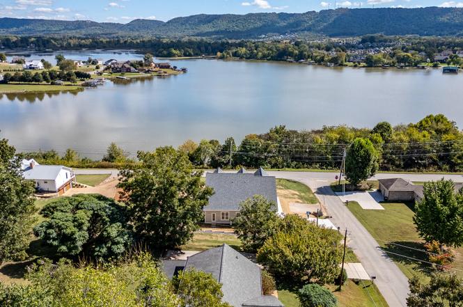 8211 Snow Hill Road Rd, Ooltewah, TN
