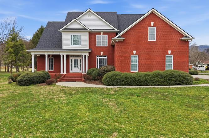 825 Dennis Ave, Jasper, TN