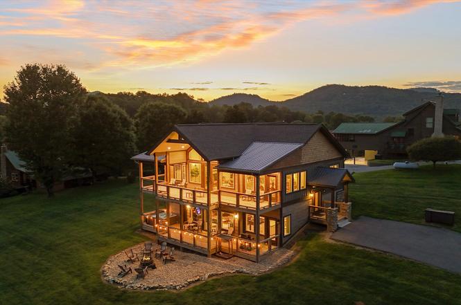 3598 Sugar Tree Dr, Sevierville, TN