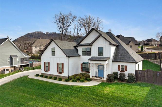 7624 Peppertree Dr, Ooltewah, TN