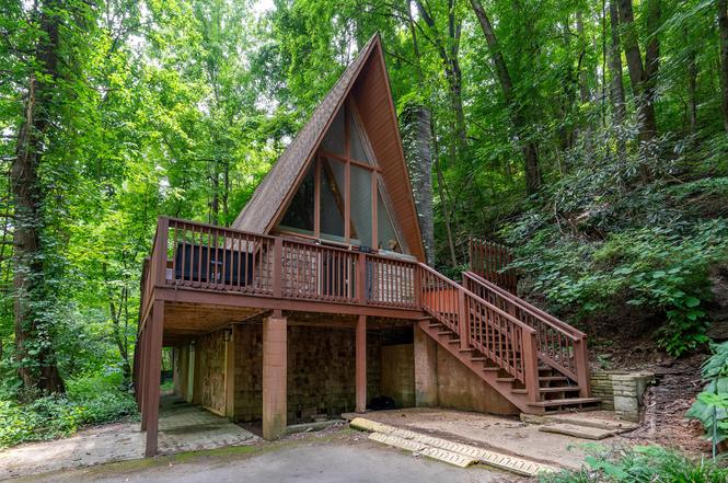 913 Ski Mountain Rd, Gatlinburg, TN
