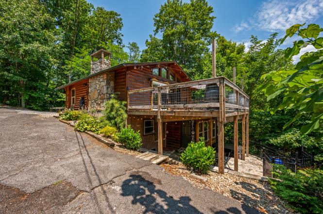 1166 Ski View Dr, Gatlinburg, TN
