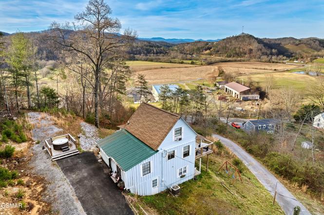 1174 Sharp Rd, Sevierville, TN