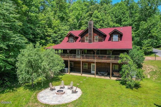 425 Patterson Ln, Gatlinburg, TN
