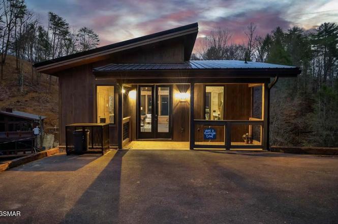 1508 Mountain Dr, Sevierville, TN