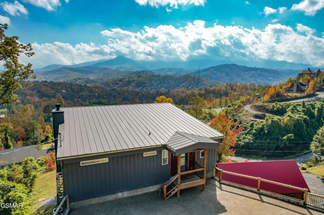 732 Beanstalk Rd, Gatlinburg, TN
