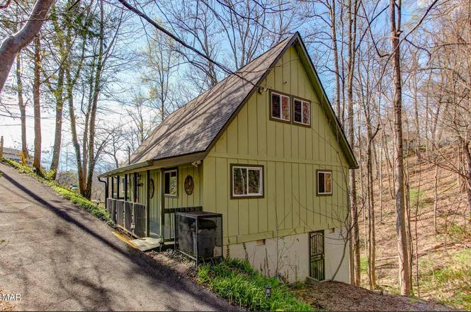 1051 Wiley Oakley Dr, Gatlinburg, TN