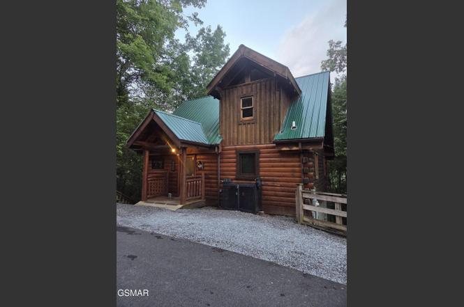 2245 Beach Front Dr, Sevierville, TN