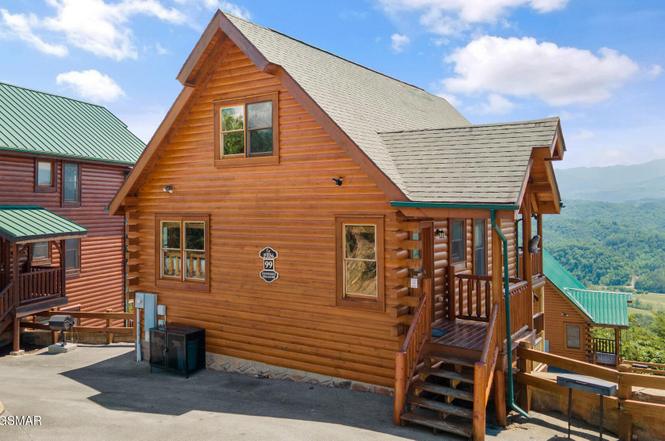 2326 Top Of The World Dr, Sevierville, TN