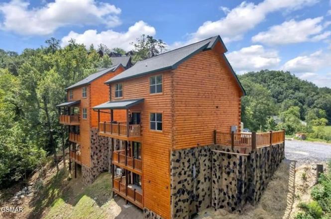 1802 Stone Wood Way, Pigeon Forge, TN
