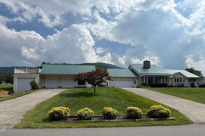 3237 Valley Home Rd, Sevierville, TN