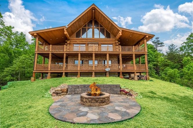 618 Big Bear Ridge Rd, Gatlinburg, TN