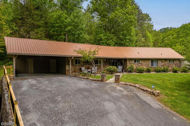 560 Buckhorn Rd, Gatlinburg, TN