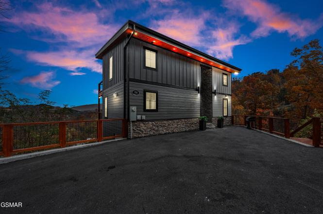 714 Pinecrest Dr, Gatlinburg, TN