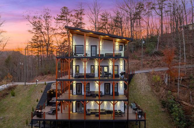 611 Ivy Rd, Gatlinburg, TN