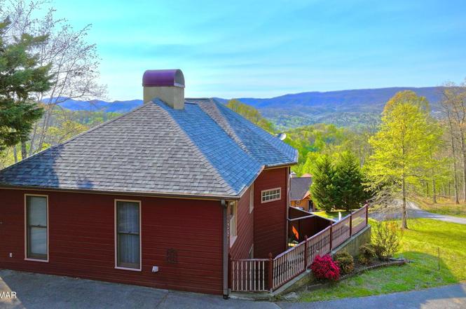 2250 Village Summit Dr, Sevierville, TN