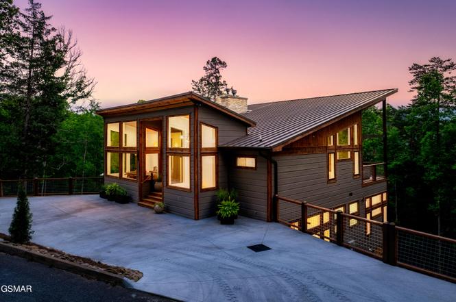 2234 Legend Dr, Sevierville, TN