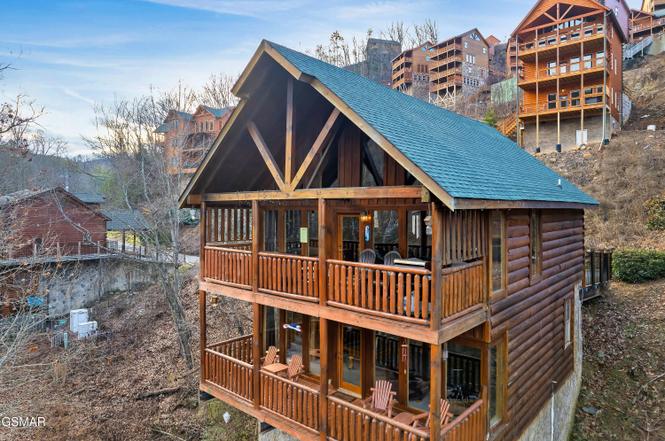 830 Black Bear Cub Way, Sevierville, TN