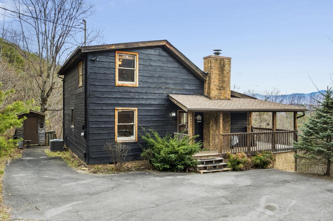 1625 Bear Claw Way, Sevierville, TN