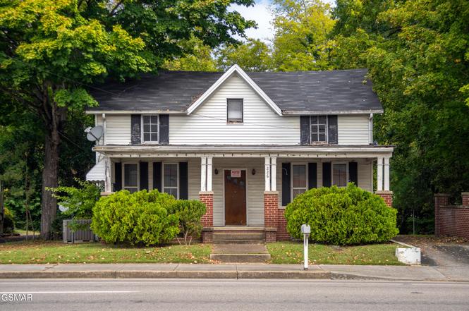 226 E Main St, Sevierville, TN