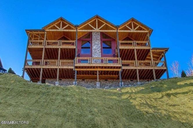 658 Wiley Oakley Dr, Gatlinburg, TN