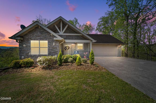 405 Maggie Mack Ln, Sevierville, TN