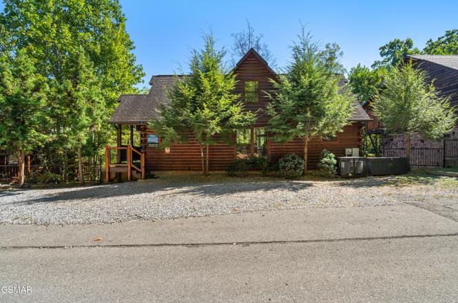 1642 Kissing Way, Sevierville, TN