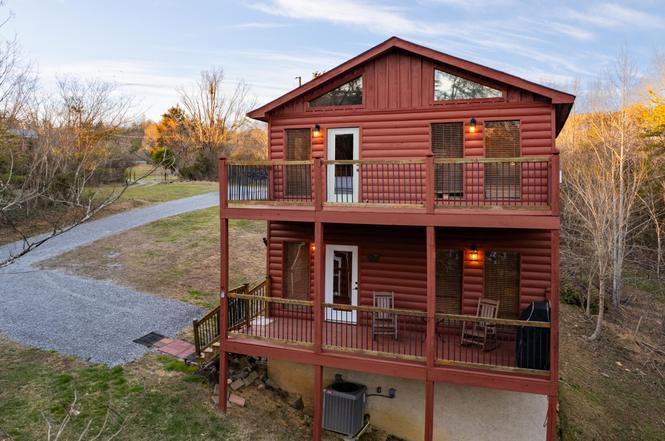1220 Sugar Loaf Rd, Sevierville, TN