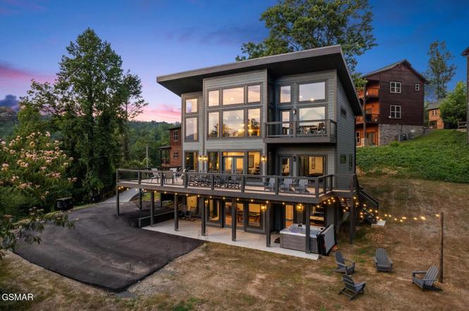 332 Sterling Dr, Gatlinburg, TN