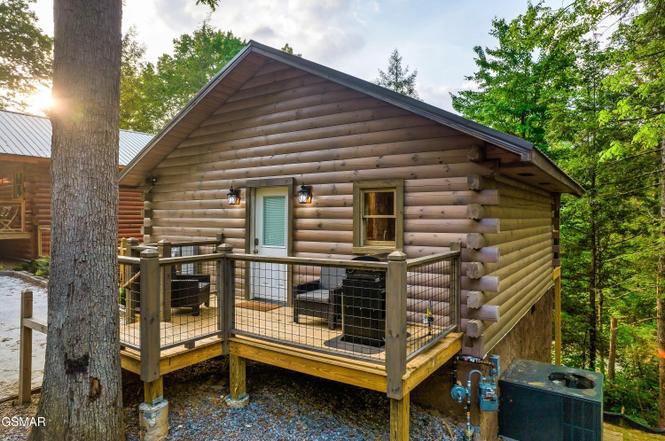 1637 Misty Hollow Way, Gatlinburg, TN