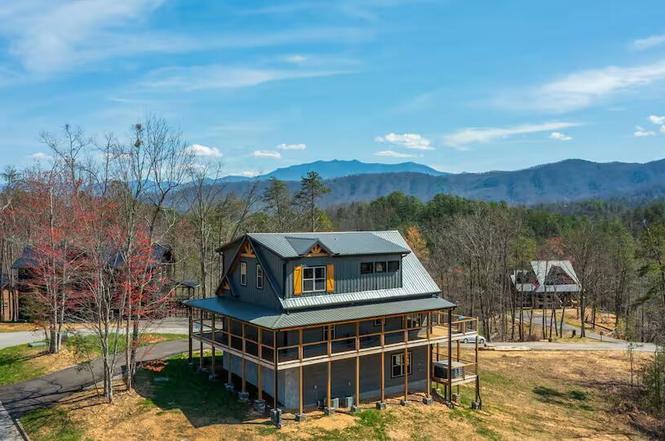 2810 Red Sky Dr, Sevierville, TN