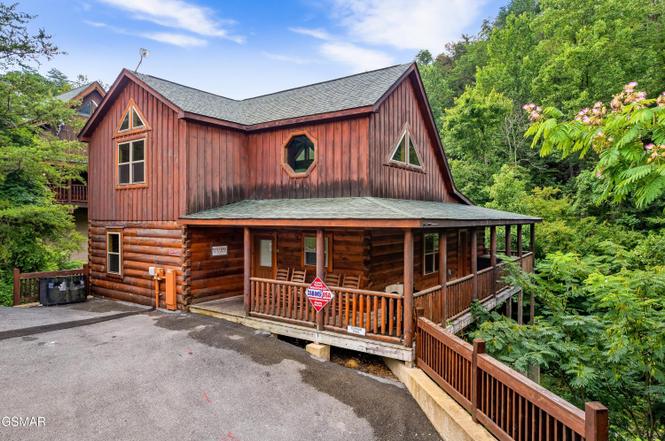 1924 Bear Creek Falls Way, Sevierville, TN