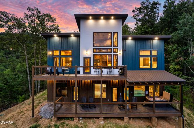 2420 Cove Mtn Ln, Sevierville, TN