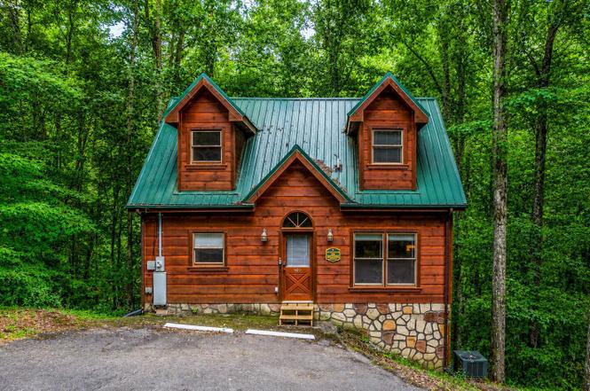 1420 Silver Poplar Ln, Sevierville, TN