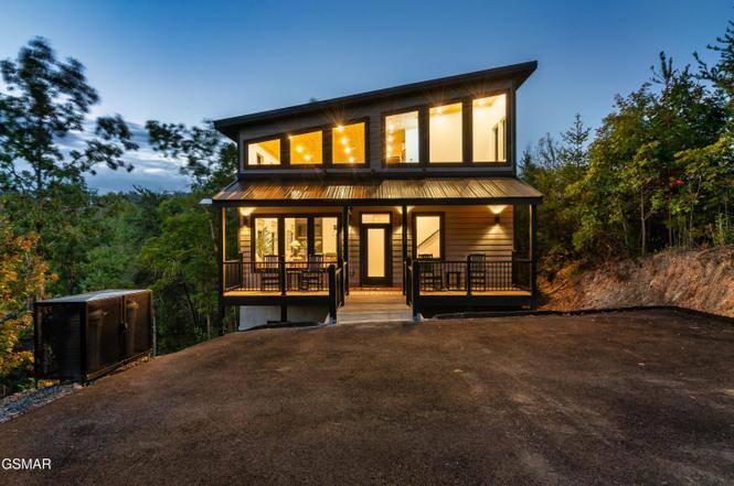 1665 Paulas Huskey Cir, Pigeon Forge, TN