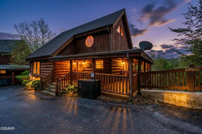1808 Panther Path Way, Sevierville, TN