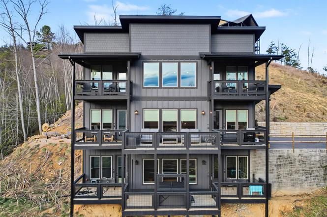 617 Big Bear Ridge Rd, Gatlinburg, TN