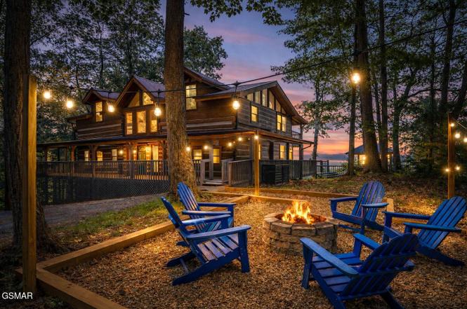 1949 Orchard Dr, Sevierville, TN