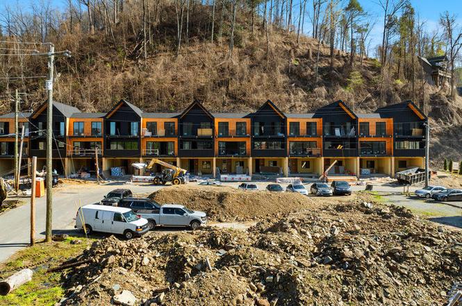 215 Circle Dr #10, Gatlinburg, TN
