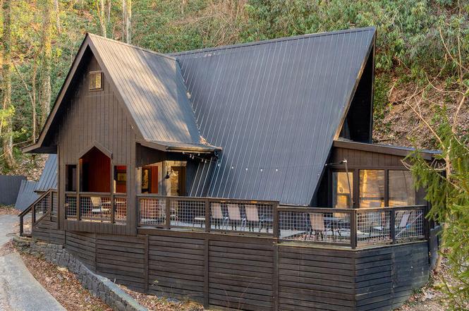 1043 Ski Mountain Rd, Gatlinburg, TN