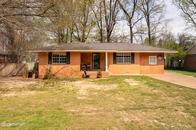 205 Holiday Dr, Jackson, TN