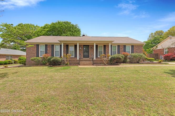22 Jamestown Dr, Jackson, TN