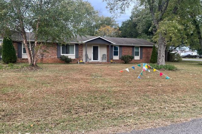 121 Crockett Ct, Smyrna, TN