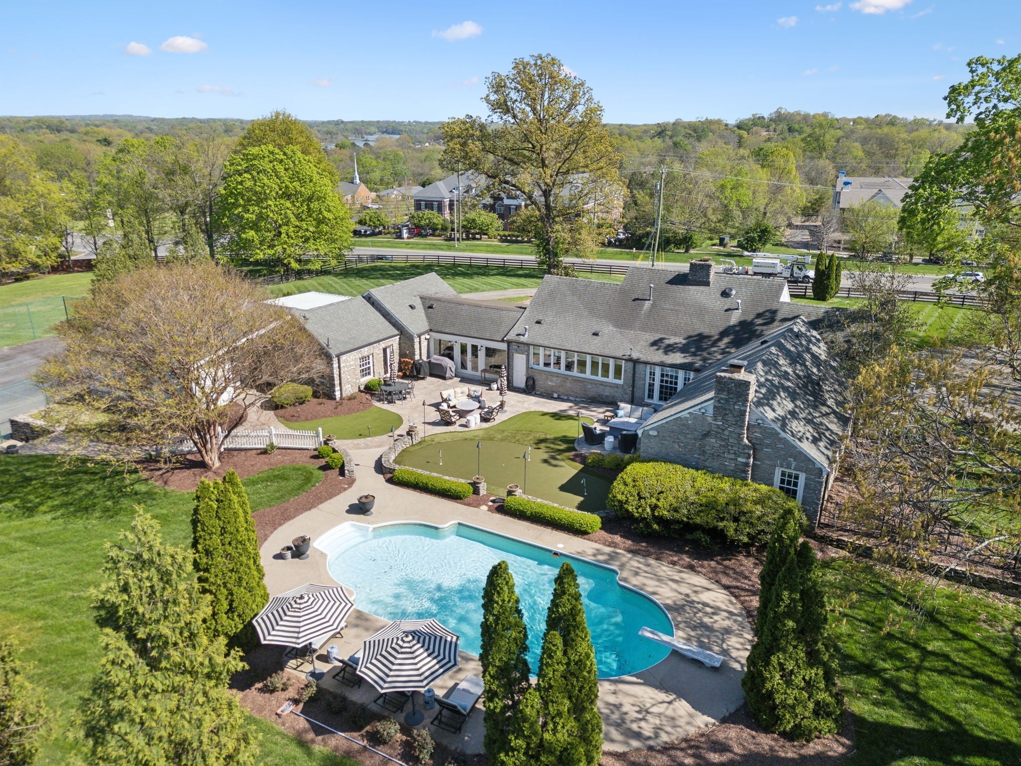 440 E Main St, Hendersonville, TN