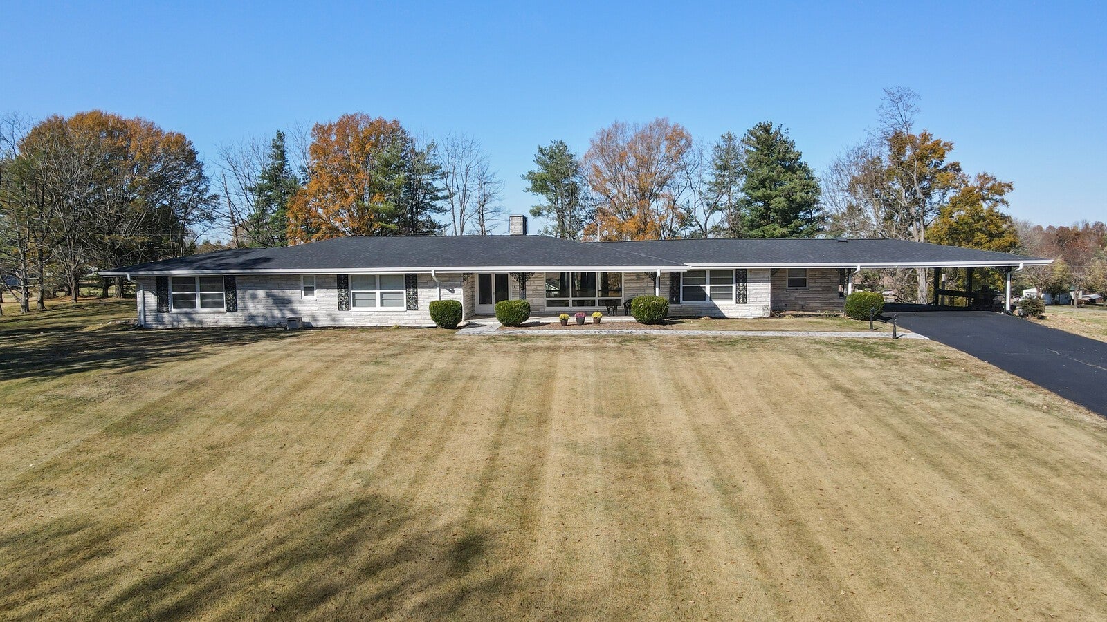 676 Ferguson Hill Rd, Lafayette, TN